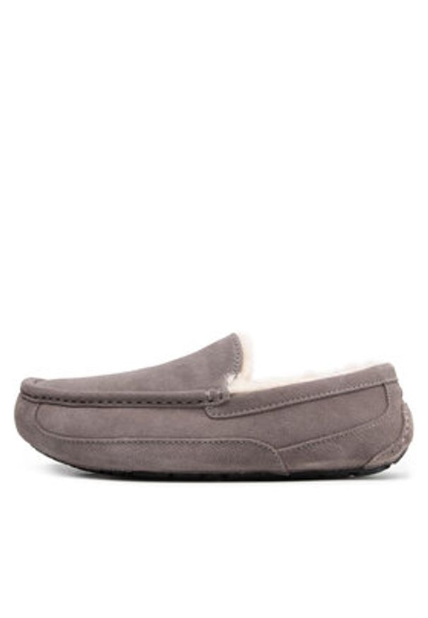 Ugg Kapcie M Ascot 1101110 Szary. Kolor: szary. Materiał: skóra