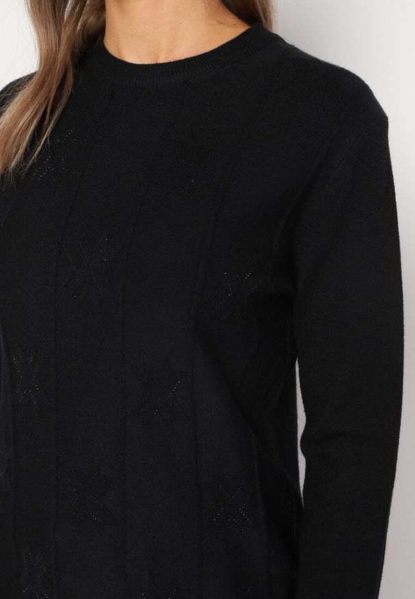 Born2be - Granatowy Sweter z Bawełną Ozdobiony Cyrkoniami Irinaelle. Okazja: na co dzień. Kolor: niebieski. Materiał: bawełna. Wzór: aplikacja. Styl: klasyczny, elegancki, casual