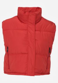 Renee - Czerwona Pikowana Kamizelka Puffer o Kroju Crop Tadrel. Okazja: na co dzień. Kolor: czerwony. Materiał: poliester, skóra, jeans. Styl: casual #7