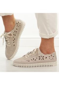 Beżowe ażurowe skórzane półbuty damskie Cambell 19432. Okazja: na co dzień. Zapięcie: sznurówki. Kolor: beżowy. Materiał: skóra. Szerokość cholewki: normalna. Wzór: ażurowy. Sezon: wiosna, lato, jesień. Styl: casual, klasyczny, elegancki #1