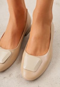 Born2be - Beżowe Czółenka na Niskim Obcasie z Elegancką Aplikacją i Skórzaną Wkładką Cezaline. Okazja: na co dzień, na spotkanie biznesowe, do pracy. Kolor: beżowy. Materiał: skóra. Wzór: aplikacja. Obcas: na obcasie. Styl: elegancki. Wysokość obcasa: niski #5
