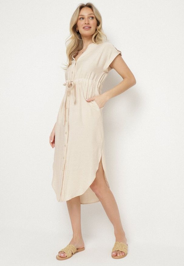 Born2be - Beżowa Wiskozowa Rozkloszowana Sukienka Koszulowa z Materiałowym Paskiem Katessae. Okazja: na spacer, na co dzień. Kolor: beżowy. Materiał: wiskoza, materiał. Sezon: lato. Typ sukienki: koszulowe. Styl: casual, elegancki, klasyczny