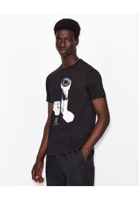 Armani Exchange - ARMANI EXCHANGE - Czarny t-shirt z kontrastowym nadrukiem. Kolor: czarny. Materiał: materiał. Wzór: nadruk #1