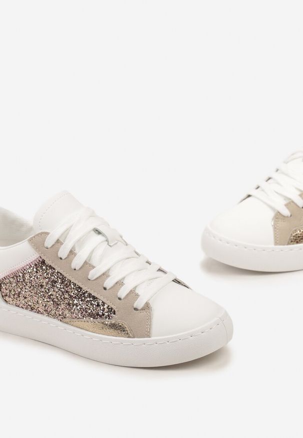 Born2be - Biało-Złote Kolorowe Sneakersy z Brokatową Wstawką i Sznurowaniem Livora. Kolor: biały. Szerokość cholewki: normalna. Wzór: kolorowy. Obcas: na płaskiej podeszwie