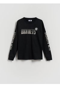 Reserved - Bawełniany longsleeve z nadrukiem NBA - czarny. Kolor: czarny. Materiał: bawełna. Długość rękawa: długi rękaw. Wzór: nadruk