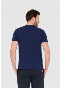 EA7 Emporio Armani - EA7 Granatowy męski t-shirt z białym logo. Kolor: niebieski #6