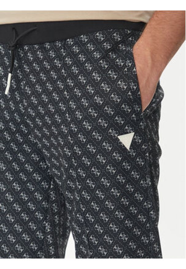 Guess Spodnie dresowe Korbin Z2BB05 FL04Q Czarny Regular Fit. Kolor: czarny. Materiał: syntetyk, bawełna