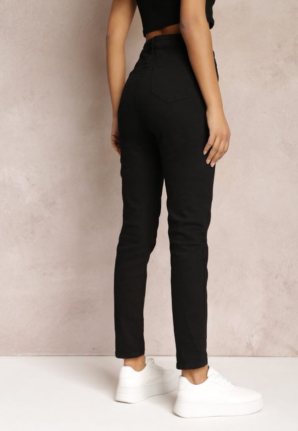 Renee - Czarne Gładkie Spodnie o Kroju Slim Madysen. Okazja: na co dzień. Kolor: czarny. Wzór: gładki. Styl: casual