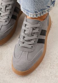Born2be - Szare Skórzane Sneakersy i Ozdobnymi Paskami Zelisei. Okazja: na co dzień. Zapięcie: pasek. Kolor: szary. Materiał: skóra #8