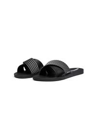Klapki damskie Ipanema Street II FE. Okazja: na plażę. Zapięcie: bez zapięcia. Kolor: czarny. Materiał: materiał, syntetyk, guma. Styl: street