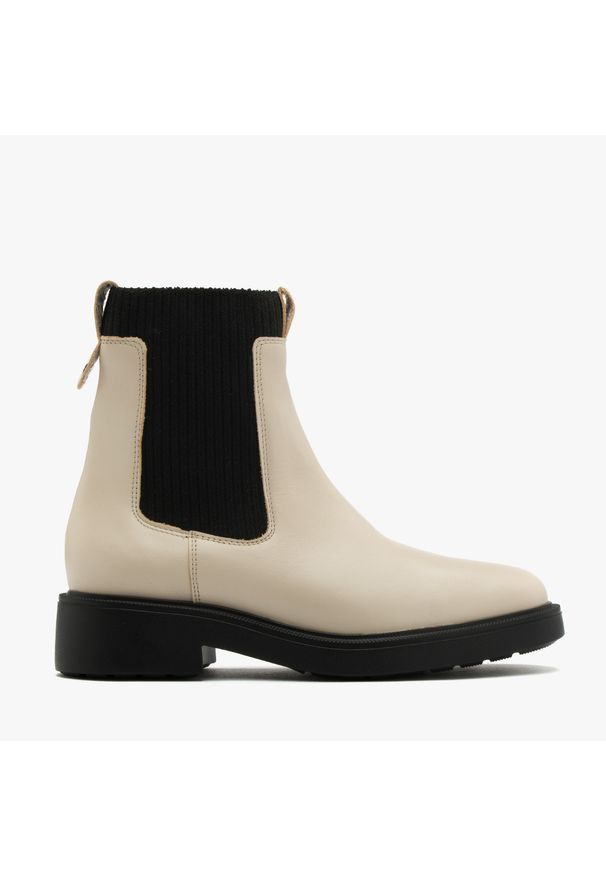 Ryłko - Kremowe sztyblety z elastyczną gumą MICHALINA. Nosek buta: okrągły. Kolor: beżowy. Materiał: skóra. Szerokość cholewki: normalna