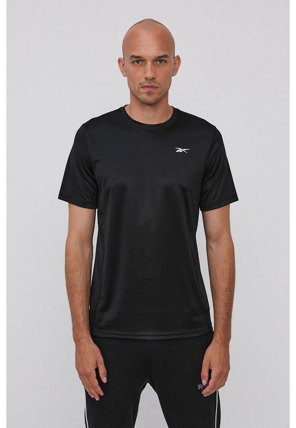 Reebok - T-shirt. Okazja: na co dzień. Kolor: czarny. Materiał: dzianina, poliester. Wzór: gładki. Styl: casual