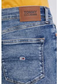 Tommy Jeans jeansy NORA CE137 damskie medium waist. Kolor: niebieski