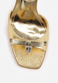 Born2be - Złote Eleganckie Sandały VICES na Szpilce z Kokardą i Aplikacją z Cyrkoniami Melirea. Okazja: do pracy, na spotkanie biznesowe. Zapięcie: pasek. Kolor: złoty. Wzór: aplikacja. Obcas: na szpilce. Styl: elegancki #6
