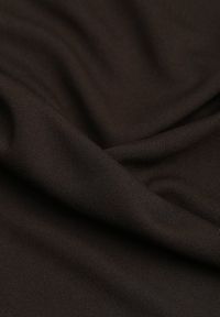 Renee - Brązowa Bluzka Longsleeve o Asymetrycznym Kroju z Poduszkami w Ramionach Tusandia. Okazja: na spotkanie biznesowe, do pracy. Kolor: brązowy. Materiał: futro, jeans. Długość rękawa: długi rękaw. Styl: biznesowy #2