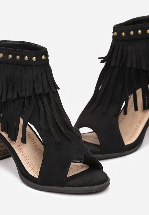 Born2be - Czarne Sandały na Słupku z Frędzlami i Ćwiekami Baelee. Nosek buta: okrągły. Zapięcie: zamek. Kolor: czarny. Wzór: aplikacja. Obcas: na słupku. Styl: elegancki. Wysokość obcasa: średni