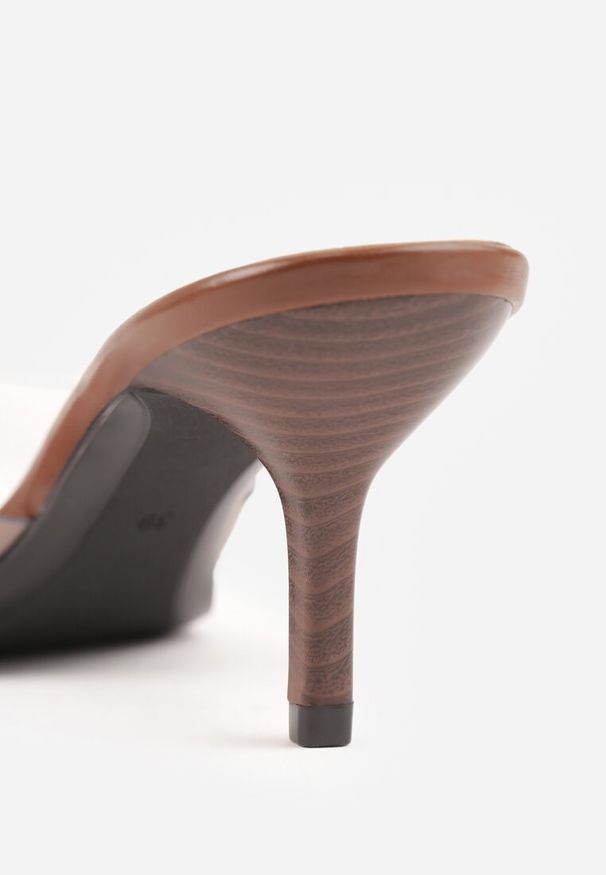 Renee - Brązowe Transparentne Klapki na Kaczuszce Helymna. Okazja: na co dzień. Kolor: brązowy. Materiał: jeans, skóra, koronka. Obcas: na szpilce. Styl: casual