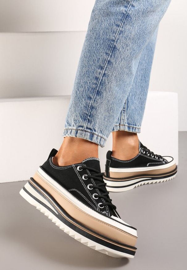 Renee - Czarne Trampki na Ozdobnej Platformie ze Sznurowaniem Moonoria. Zapięcie: sznurówki. Kolor: czarny. Materiał: jeans. Obcas: na platformie. Styl: klasyczny, elegancki