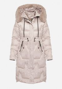 Born2be - Beżowa Pikowana Kurtka o Długim Kroju ze Ściągaczem w Talii i Kapturem Galita. Okazja: na co dzień. Kolor: beżowy. Materiał: dzianina, jeans, futro, poliester. Długość: długie. Styl: casual, elegancki #4