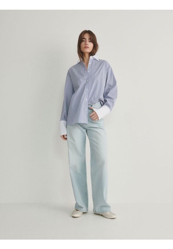 Reserved - Koszula z szerokimi mankietami - jasnoniebieski. Kolor: niebieski. Materiał: tkanina, bawełna