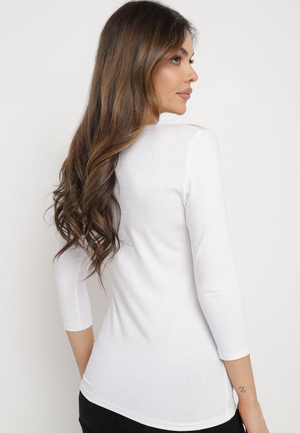 Born2be - Biała Bawełniana Bluzka z Ozdobnymi Napami i Wstawką z Koronki Betolia. Okazja: na co dzień. Kolor: biały. Materiał: bawełna, koronka. Wzór: koronka. Styl: casual, elegancki