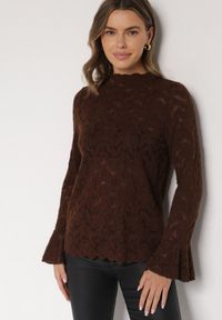 Born2be - Brązowa Koronkowa Bluzka ze Stójką i Rozszerzanymi Rękawami Nefina. Okazja: na co dzień. Typ kołnierza: kołnierzyk stójkowy. Kolor: brązowy. Materiał: koronka. Wzór: aplikacja. Styl: klasyczny, casual, elegancki #7