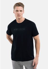 Volcano - T-shirt bawełniany, Comfort Fit, T-WIT. Kolor: niebieski. Materiał: bawełna. Długość rękawa: krótki rękaw. Długość: krótkie. Wzór: napisy, nadruk. Styl: klasyczny