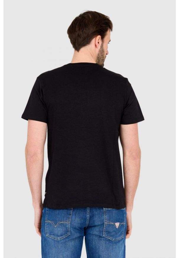 Guess - GUESS T-shirt czarny slim fit. Kolor: czarny. Wzór: haft
