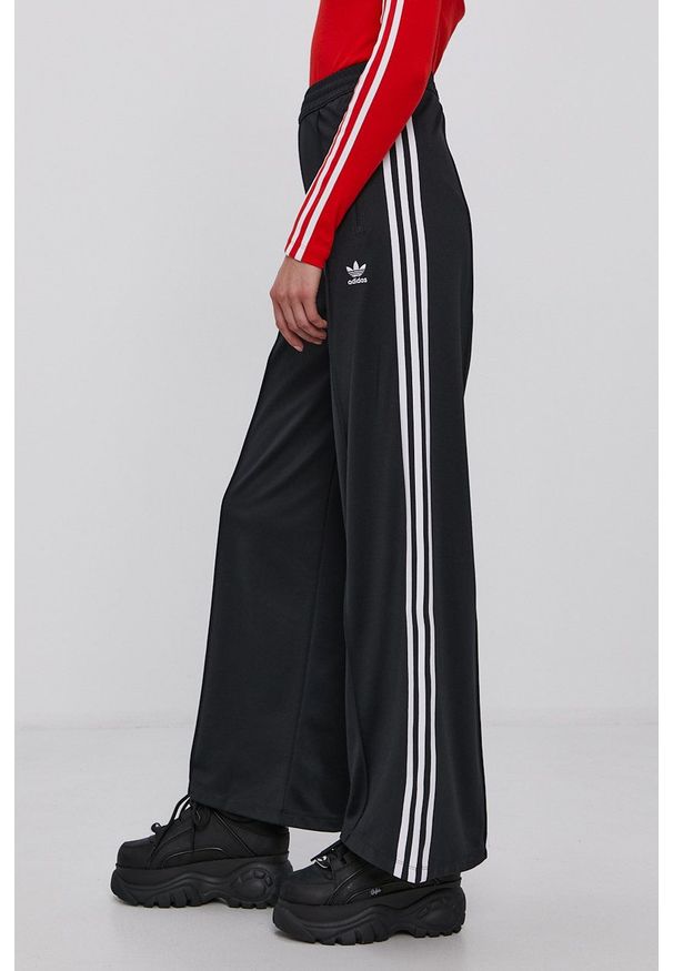 adidas Originals Spodnie damskie kolor czarny gładkie. Kolor: czarny. Materiał: materiał, dzianina. Wzór: gładki