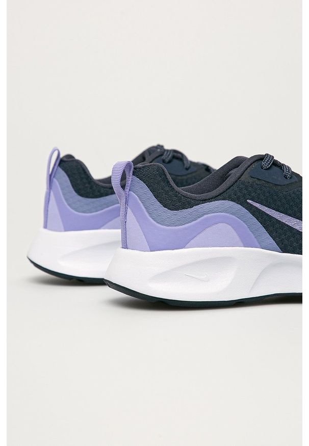 Nike Kids buty dziecięce kolor granatowy. Nosek buta: okrągły. Zapięcie: sznurówki. Kolor: niebieski. Materiał: guma