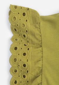 Born2be - Ciemnozielona Bluzka z Bawełny z Ażurowymi Falbankami Zamiast Rękawów Vodelia. Typ kołnierza: kołnierz z falbankami. Kolor: zielony. Materiał: bawełna. Wzór: ażurowy #7