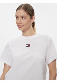 Tommy Jeans T-Shirt Badge DW0DW17391 Biały Boxy Fit. Kolor: biały. Materiał: syntetyk