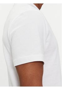 Calvin Klein T-Shirt Square Logo K10K112503 Biały Regular Fit. Kolor: biały. Materiał: bawełna #5