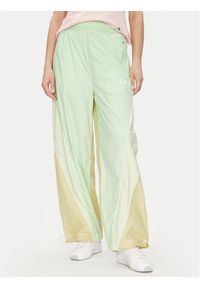 Adidas by Stella McCartney - adidas by Stella McCartney Spodnie dresowe JI5134 Zielony Loose Fit. Kolor: zielony. Materiał: syntetyk