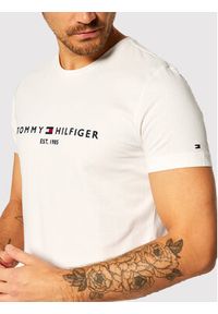 TOMMY HILFIGER - Tommy Hilfiger T-Shirt Core Logo Tee MW0MW11465 Biały Regular Fit. Kolor: biały. Materiał: bawełna #4