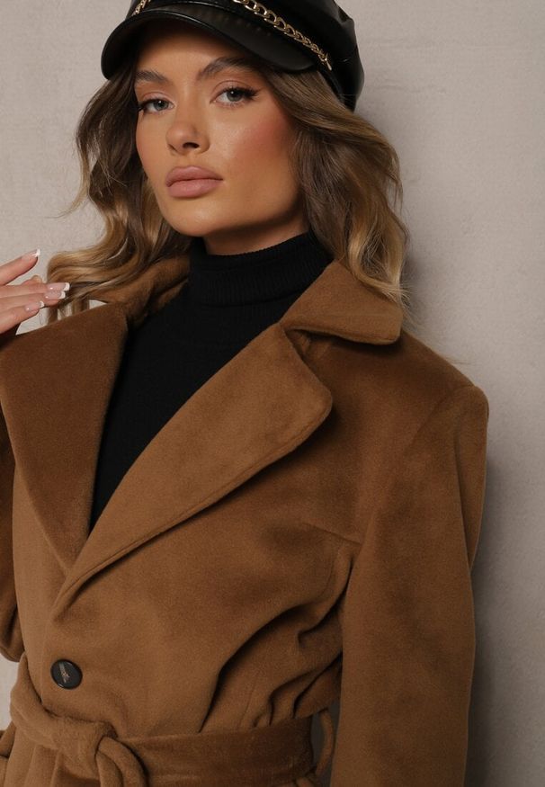 Renee - Brązowy Długi Płaszcz Jednorzędowy z Paskiem w Talii Zeneti. Okazja: na co dzień. Kolor: brązowy. Materiał: koronka, jeans. Długość: długie. Sezon: lato. Styl: casual, elegancki