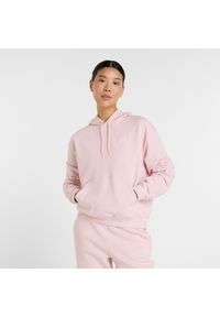 Bluza damska New Balance WT41507RSG – różowa. Okazja: na co dzień. Typ kołnierza: kaptur. Kolor: różowy. Materiał: dresówka, bawełna, prążkowany, poliester. Styl: klasyczny, casual