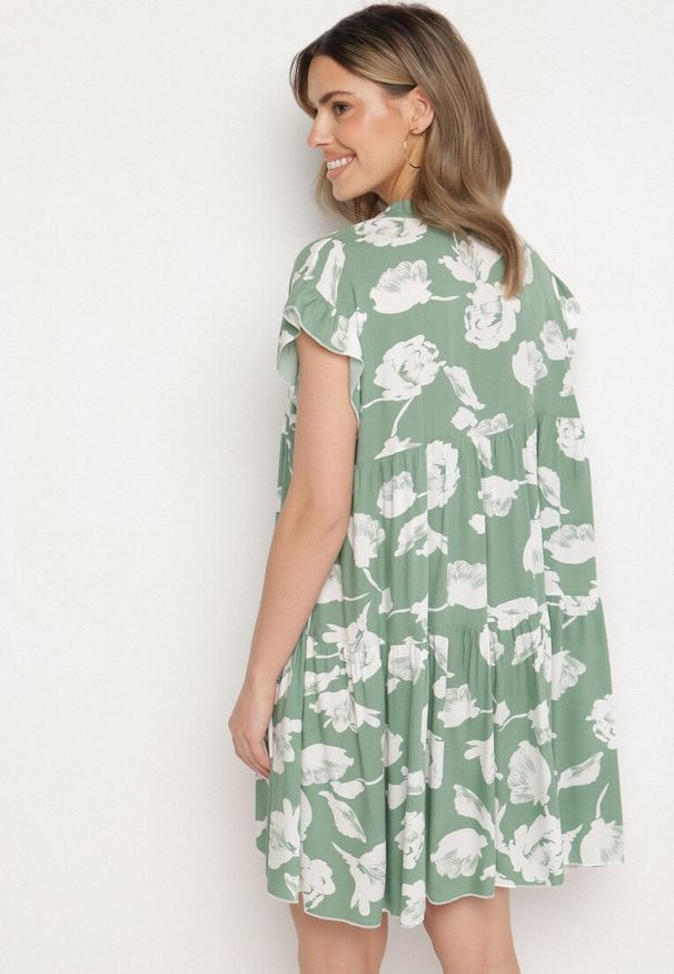 Born2be - Zielona Bawełniana Sukienka o Kroju Oversize w Kwiaty Liralea. Okazja: na co dzień, na spacer. Kolor: zielony. Materiał: bawełna. Wzór: kwiaty. Typ sukienki: oversize. Styl: klasyczny, casual