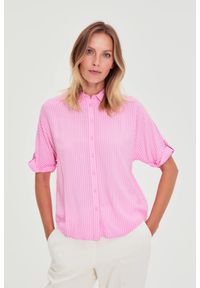 MOODO - Koszula w paski różowa. Kolor: różowy. Materiał: wiskoza. Wzór: paski #1