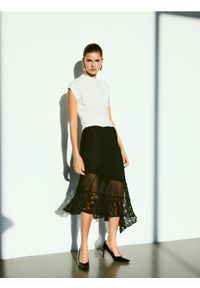 Reserved - Asymetryczna spódnica - czarny. Kolor: czarny. Materiał: dzianina, koronka #1