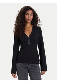 Guess Sweter W5BP15 K1162 Czarny Regular Fit. Kolor: czarny. Materiał: syntetyk #1