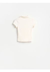 Reserved - T-shirt ze stójką - złamana biel. Typ kołnierza: kołnierzyk stójkowy. Materiał: wiskoza, dzianina