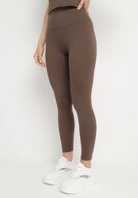 Born2be - Brązowy Komplet Sportowy Legginsy i Dopasowany T-shirt Silendria. Kolor: brązowy #7