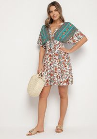 Born2be - Zielona Wiskozowa Sukienka w Kwiatowy Wzór z Wiązaniem z Tyłu Laturea. Okazja: na randkę, na co dzień. Typ kołnierza: dekolt w serek. Kolor: zielony. Materiał: wiskoza. Wzór: kwiaty. Typ sukienki: rozkloszowane, proste. Styl: casual #5