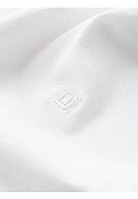 Ombre Clothing - Męska koszulka SLIM FIT z okrągłym dekoltem i logotypem – biała V1. Okazja: na co dzień. Kolor: biały. Materiał: bawełna, elastan, jersey, dzianina. Wzór: nadruk. Styl: casual #8