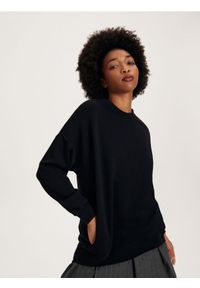 Reserved - Bluza oversize - czarny. Kolor: czarny. Materiał: dzianina, bawełna