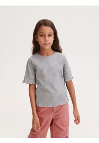 Reserved - Prążkowany t-shirt z bawełną - jasnoszary. Kolor: szary. Materiał: bawełna, prążkowany