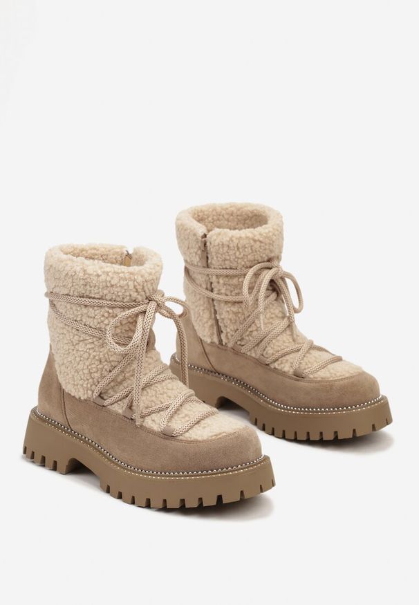 Renee - Ciemnobeżowe Futerkowe Śniegowce na Tłoczonej Podeszwie Ozdobionej Cyrkoniami Rialuna. Okazja: na co dzień. Kolor: beżowy. Materiał: jeans, puch. Wzór: aplikacja. Styl: casual, elegancki