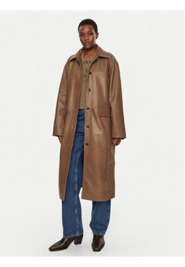 Herskind Płaszcz przejściowy Halston 5470175 Brązowy Loose Fit. Kolor: brązowy. Materiał: skóra