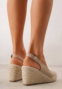 Born2be - Beżowe Sandały na Plecionym Koturnie Aisosa. Okazja: na co dzień, na wesele, na ślub cywilny. Zapięcie: sprzączka. Kolor: beżowy. Sezon: lato. Obcas: na koturnie. Styl: boho, elegancki, casual #3